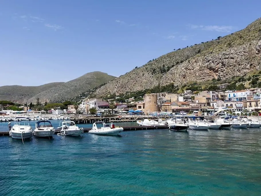 Sicilian Retreat - Mondello Gorgeous Apartment パレルモ
